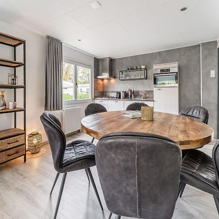 Charming Holiday Home in Kaatsheuvel near Efteling Buitenkant foto